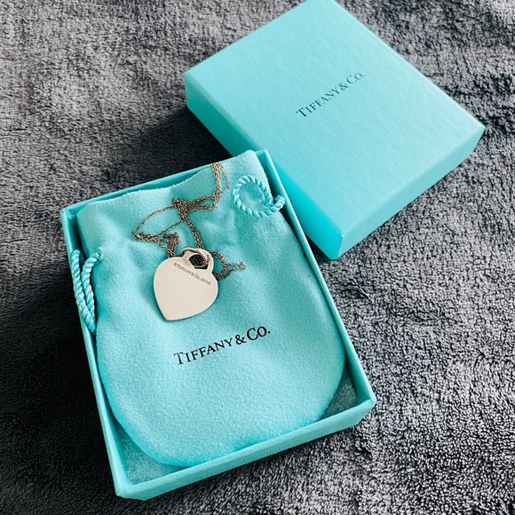 Tiffany & Co. "Mom" Heart Engraved Necklace - LIMITED EDITION! - Picture 2 of 2